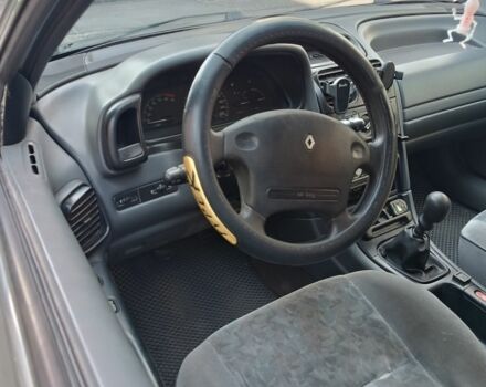 Серый Рено 5, объемом двигателя 1.8 л и пробегом 377 тыс. км за 2000 $, фото 1 на Automoto.ua