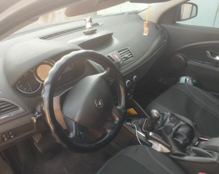 Серый Рено 5, объемом двигателя 1 л и пробегом 325 тыс. км за 6400 $, фото 3 на Automoto.ua