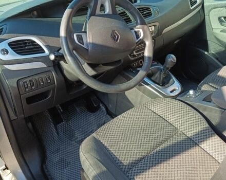 Серый Рено 5, объемом двигателя 0 л и пробегом 292 тыс. км за 6821 $, фото 7 на Automoto.ua