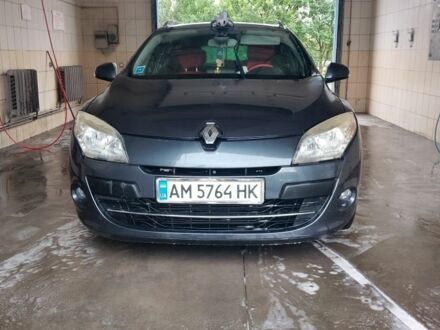 Рено 5 2010 у Житомирі на Automoto.ua Сірий Рено 5, об'ємом двигуна 1.5 л та пробігом 25 тис. км за 7100 $, фото 1 на Automoto.ua