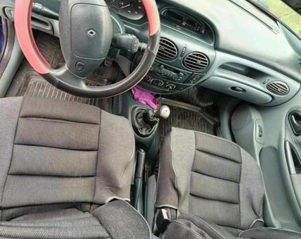 Синий Рено 5, объемом двигателя 0 л и пробегом 343 тыс. км за 2300 $, фото 5 на Automoto.ua