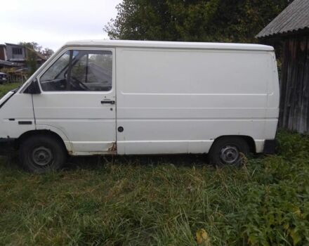 Белый Рено 6, объемом двигателя 0 л и пробегом 240 тыс. км за 700 $, фото 1 на Automoto.ua