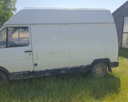 Білий Рено 8, об'ємом двигуна 2.5 л та пробігом 555 тис. км за 1100 $, фото 4 на Automoto.ua