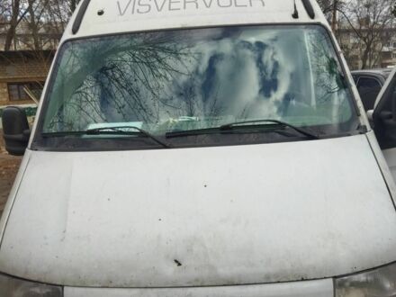 Белый Рено 8, объемом двигателя 2.5 л и пробегом 580 тыс. км за 4300 $, фото 1 на Automoto.ua