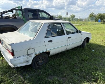 Белый Рено 9, объемом двигателя 1.7 л и пробегом 250 тыс. км за 15000 $, фото 2 на Automoto.ua