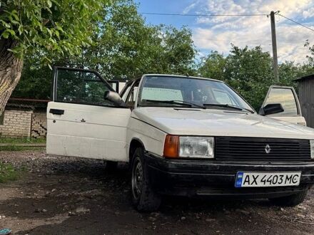 Білий Рено 9, об'ємом двигуна 1.7 л та пробігом 575 тис. км за 537 $, фото 1 на Automoto.ua