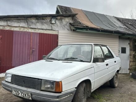 Белый Рено 9, объемом двигателя 1.1 л и пробегом 100 тыс. км за 225 $, фото 1 на Automoto.ua