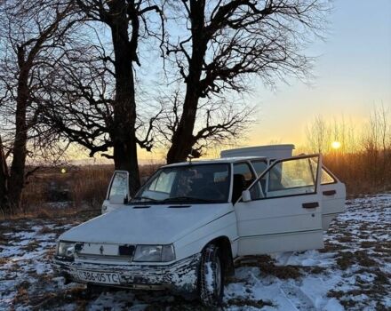 Білий Рено 9, об'ємом двигуна 1.7 л та пробігом 75 тис. км за 800 $, фото 1 на Automoto.ua