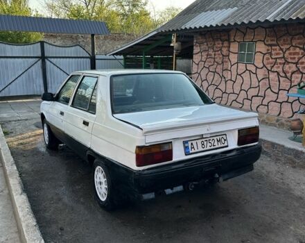 Белый Рено 9, объемом двигателя 1.7 л и пробегом 320 тыс. км за 664 $, фото 1 на Automoto.ua
