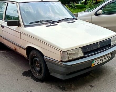 Білий Рено 9, об'ємом двигуна 1.4 л та пробігом 0 тис. км за 800 $, фото 1 на Automoto.ua