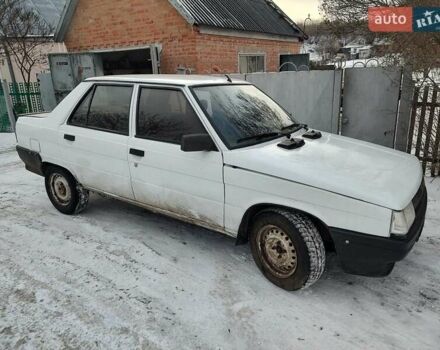 Белый Рено 9, объемом двигателя 1.4 л и пробегом 220 тыс. км за 850 $, фото 1 на Automoto.ua
