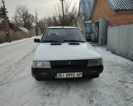 Белый Рено 9, объемом двигателя 1.4 л и пробегом 220 тыс. км за 850 $, фото 1 на Automoto.ua