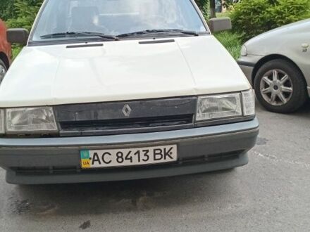 Белый Рено 9, объемом двигателя 1.4 л и пробегом 400 тыс. км за 550 $, фото 1 на Automoto.ua