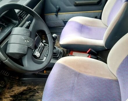 Красный Рено 9, объемом двигателя 1.5 л и пробегом 179 тыс. км за 500 $, фото 11 на Automoto.ua