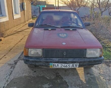 Червоний Рено 9, об'ємом двигуна 1.1 л та пробігом 1000 тис. км за 521 $, фото 1 на Automoto.ua