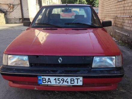 Красный Рено 9, объемом двигателя 1.4 л и пробегом 435 тыс. км за 729 $, фото 1 на Automoto.ua