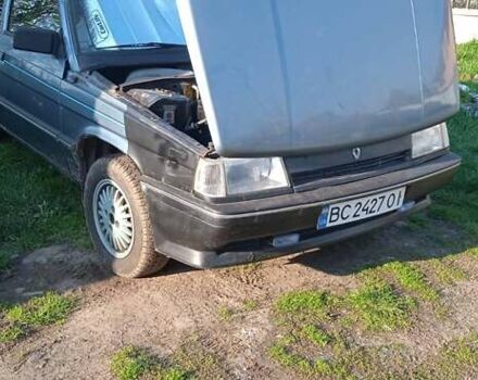 Серый Рено 9, объемом двигателя 1.7 л и пробегом 200 тыс. км за 800 $, фото 2 на Automoto.ua
