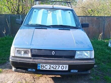 Рено 9 1988 у Львові на Automoto.ua Сірий Рено 9, об'ємом двигуна 1.7 л та пробігом 200 тис. км за 800 $, фото 1 на Automoto.ua