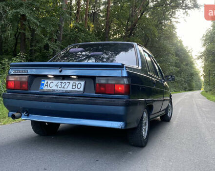 Синий Рено 9, объемом двигателя 1.4 л и пробегом 300 тыс. км за 1400 $, фото 4 на Automoto.ua