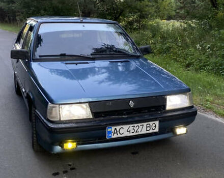 Синий Рено 9, объемом двигателя 1.4 л и пробегом 300 тыс. км за 1400 $, фото 1 на Automoto.ua