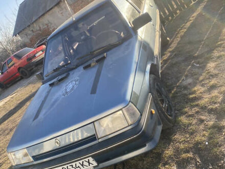 Рено 9 1988 у Львові на Automoto.ua Синій Рено 9, об'ємом двигуна 1.4 л та пробігом 321 тис. км за 900 $, фото 1 на Automoto.ua