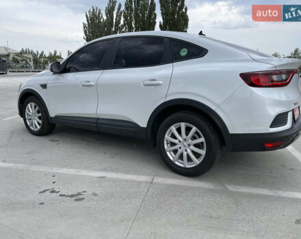 Белый Рено Arkana, объемом двигателя 1.6 л и пробегом 101 тыс. км за 15900 $, фото 14 на Automoto.ua
