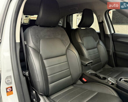 Белый Рено Arkana, объемом двигателя 1.33 л и пробегом 50 тыс. км за 15750 $, фото 23 на Automoto.ua