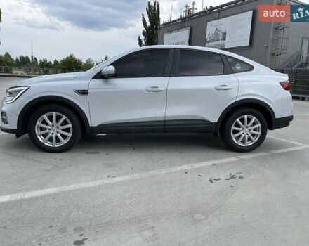 Белый Рено Arkana, объемом двигателя 1.6 л и пробегом 101 тыс. км за 15900 $, фото 13 на Automoto.ua