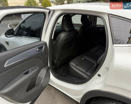 Белый Рено Arkana, объемом двигателя 1.33 л и пробегом 50 тыс. км за 15750 $, фото 18 на Automoto.ua