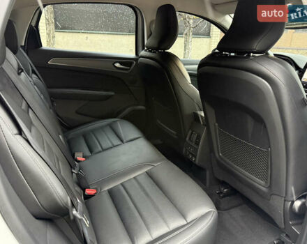 Белый Рено Arkana, объемом двигателя 1.33 л и пробегом 50 тыс. км за 15750 $, фото 30 на Automoto.ua