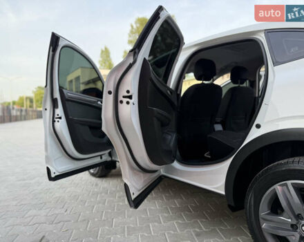 Белый Рено Arkana, объемом двигателя 1.6 л и пробегом 95 тыс. км за 15500 $, фото 52 на Automoto.ua