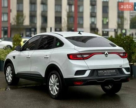 Белый Рено Arkana, объемом двигателя 1.6 л и пробегом 101 тыс. км за 15700 $, фото 10 на Automoto.ua
