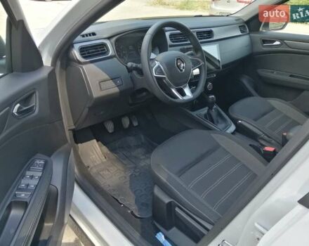 Белый Рено Arkana, объемом двигателя 1.6 л и пробегом 55 тыс. км за 15700 $, фото 41 на Automoto.ua