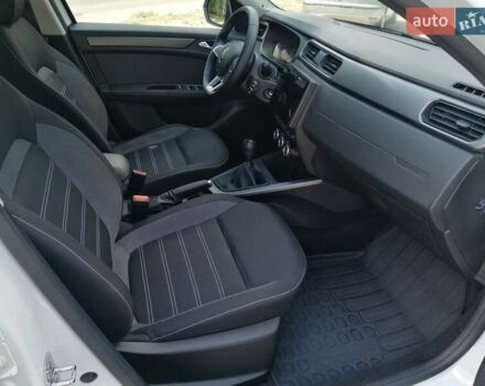 Белый Рено Arkana, объемом двигателя 1.6 л и пробегом 55 тыс. км за 15700 $, фото 34 на Automoto.ua
