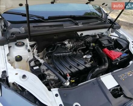 Белый Рено Arkana, объемом двигателя 1.6 л и пробегом 55 тыс. км за 15700 $, фото 17 на Automoto.ua