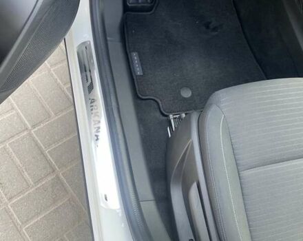 Белый Рено Arkana, объемом двигателя 1.6 л и пробегом 22 тыс. км за 24500 $, фото 13 на Automoto.ua