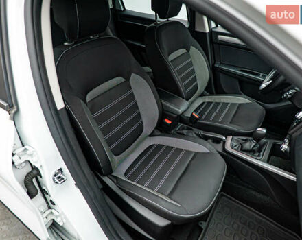 Рено Arkana, объемом двигателя 1.6 л и пробегом 122 тыс. км за 15681 $, фото 18 на Automoto.ua