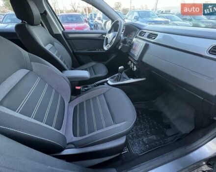 Сірий Рено Arkana, об'ємом двигуна 1.6 л та пробігом 59 тис. км за 15781 $, фото 19 на Automoto.ua