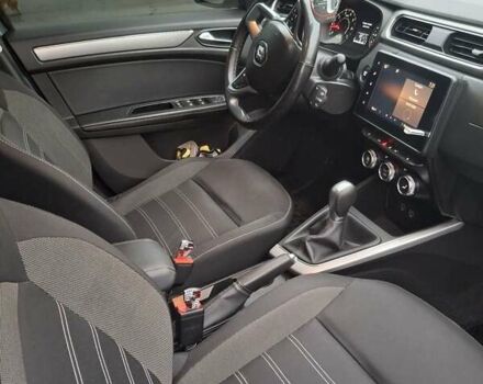 Серый Рено Arkana, объемом двигателя 1.6 л и пробегом 87 тыс. км за 18000 $, фото 7 на Automoto.ua