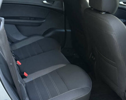 Сірий Рено Arkana, об'ємом двигуна 1.6 л та пробігом 88 тис. км за 16800 $, фото 23 на Automoto.ua