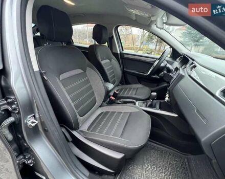 Сірий Рено Arkana, об'ємом двигуна 1.6 л та пробігом 76 тис. км за 14000 $, фото 8 на Automoto.ua