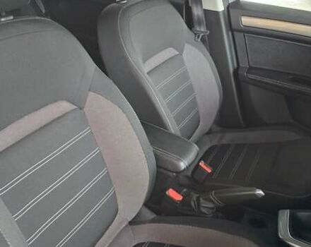 Серый Рено Arkana, объемом двигателя 1.6 л и пробегом 64 тыс. км за 17500 $, фото 31 на Automoto.ua