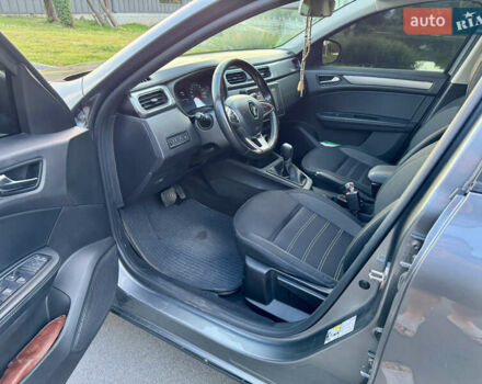 Серый Рено Arkana, объемом двигателя 1.6 л и пробегом 86 тыс. км за 17500 $, фото 8 на Automoto.ua