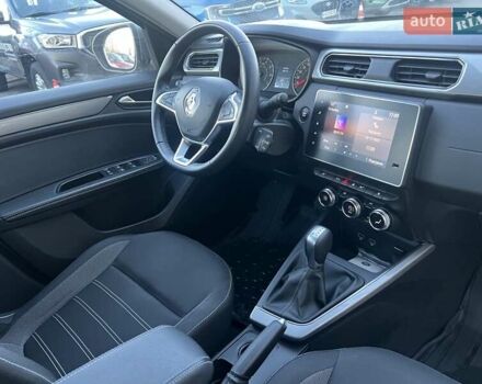 Сірий Рено Arkana, об'ємом двигуна 1.6 л та пробігом 59 тис. км за 15781 $, фото 20 на Automoto.ua