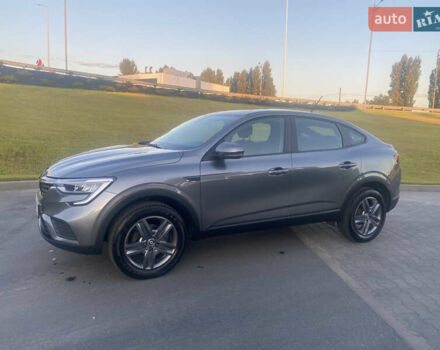 Серый Рено Arkana, объемом двигателя 1.6 л и пробегом 70 тыс. км за 16500 $, фото 1 на Automoto.ua