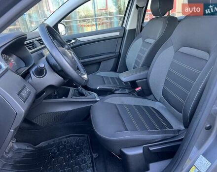 Сірий Рено Arkana, об'ємом двигуна 1.6 л та пробігом 59 тис. км за 15781 $, фото 11 на Automoto.ua