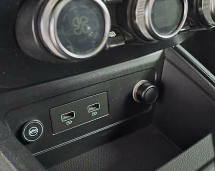 Серый Рено Arkana, объемом двигателя 1.6 л и пробегом 64 тыс. км за 17500 $, фото 27 на Automoto.ua