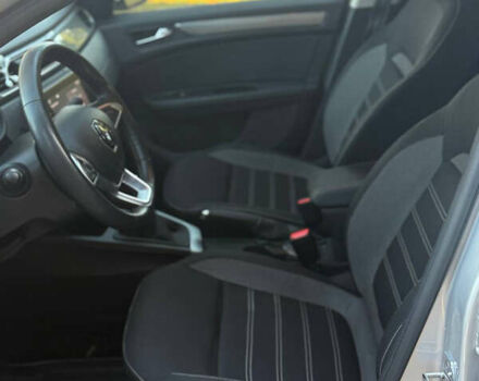 Серый Рено Arkana, объемом двигателя 1.6 л и пробегом 105 тыс. км за 16500 $, фото 14 на Automoto.ua
