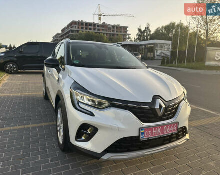 Белый Рено Каптур, объемом двигателя 1.6 л и пробегом 47 тыс. км за 18900 $, фото 1 на Automoto.ua