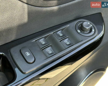 Бежевый Рено Каптур, объемом двигателя 1.46 л и пробегом 100 тыс. км за 13200 $, фото 39 на Automoto.ua